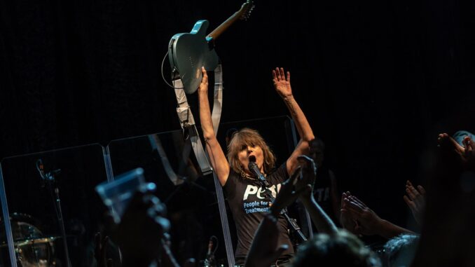 1280px-PretendersSubter260418-10_(40855550645) Pretenders Live 2018