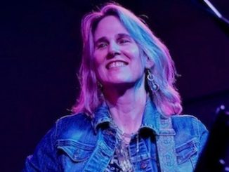 photo of Lynne Hanson live "2022"