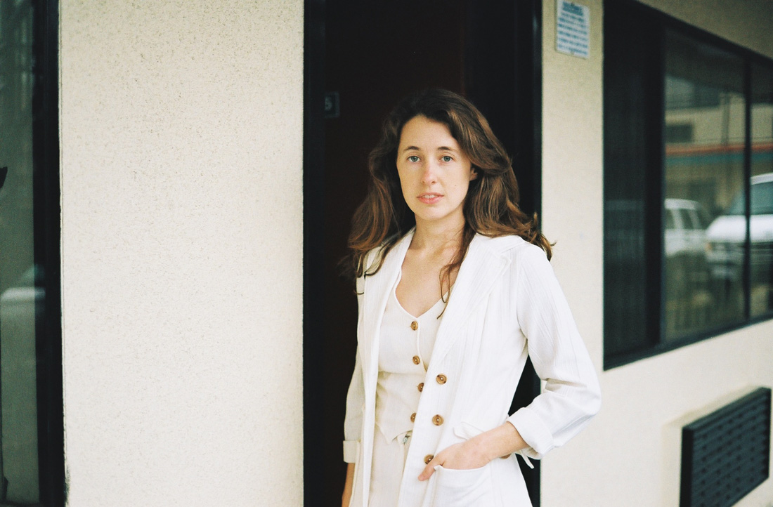 Video Premiere: Hannah Connolly “Bags are Packed” – Americana UK