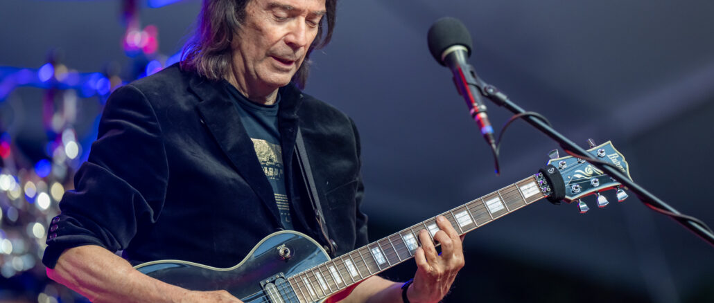 Steve Hackett on Guitar